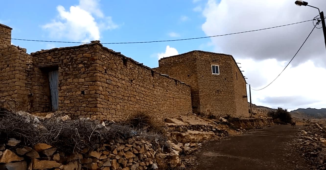 الدارجة المغربية : الخَيْمَة او الدار